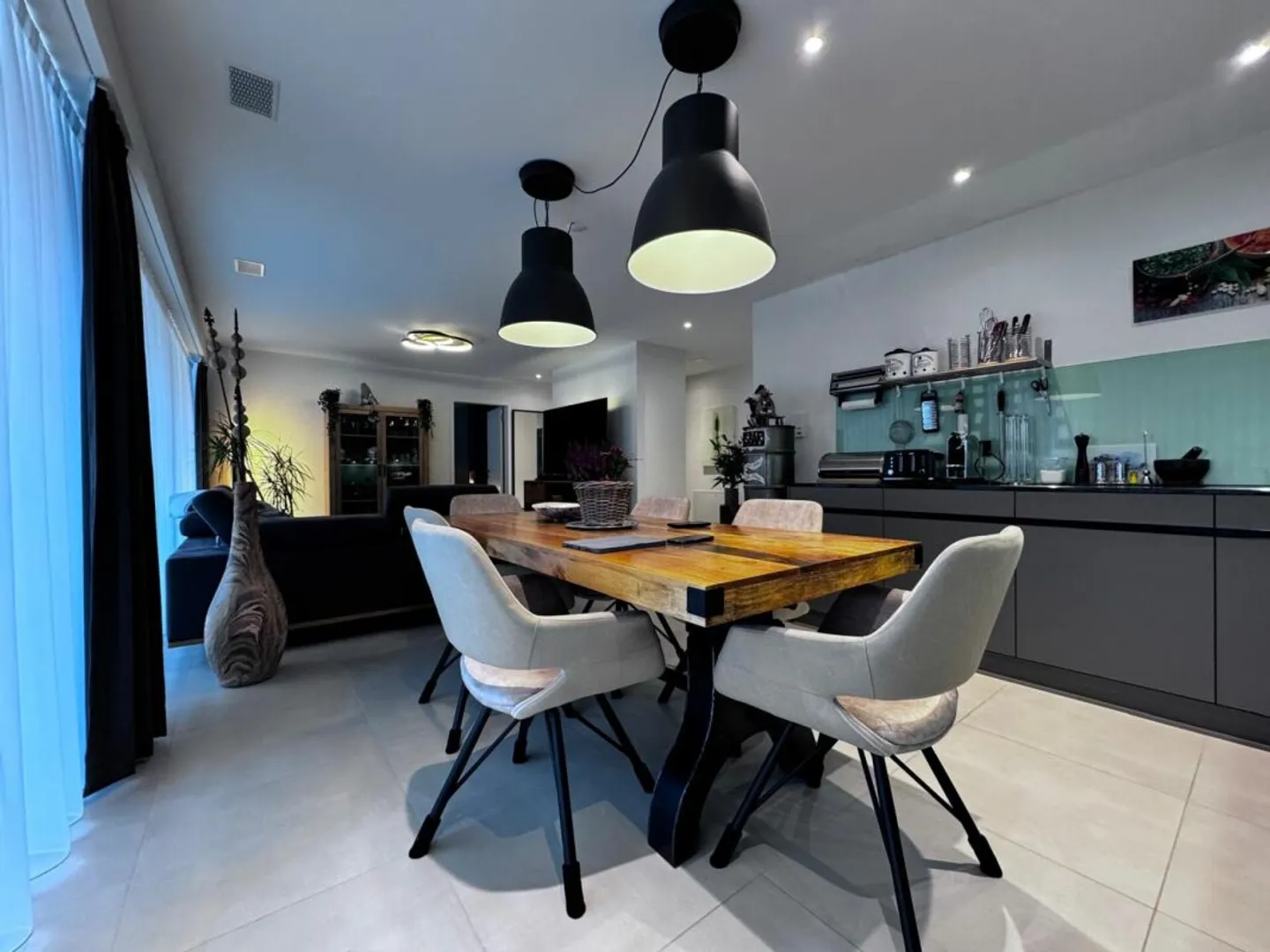 Exklusive, moderne 3.5-Zimmer-Attikawohnung mit grosser Terrasse & Waschturm - Foto 3 von 15