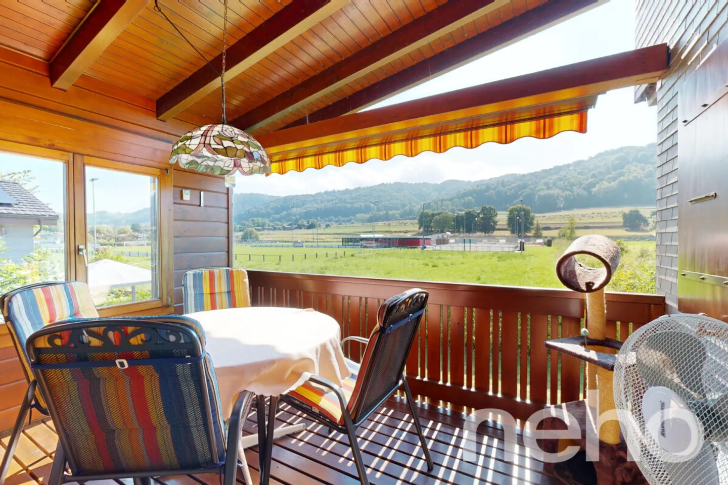 Chalet charmant avec vue sur le lac du lac de Neuchâtel - Photo 4 sur 13
