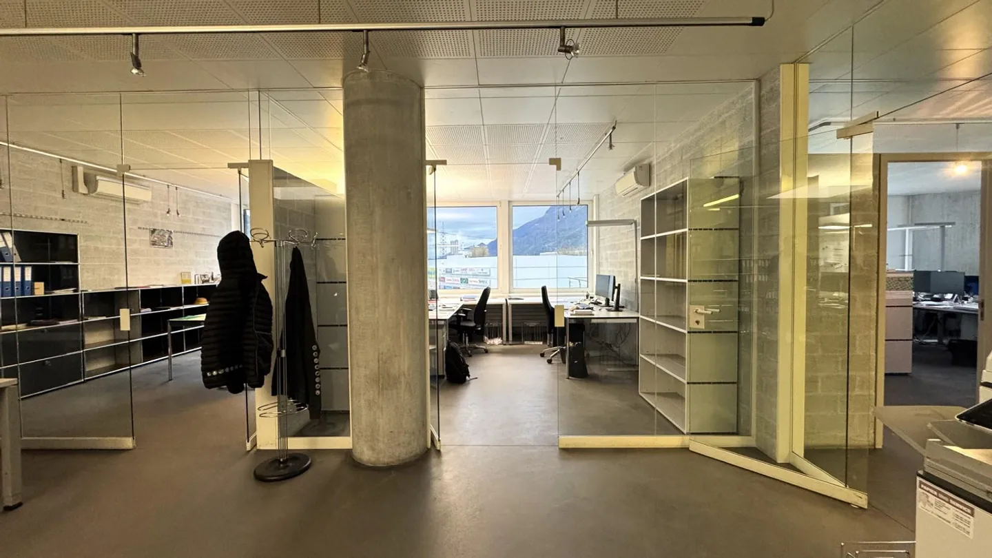 Bureau ou locaux de pratique modernes et partiellement meublés à Chur - Photo 7 sur 10