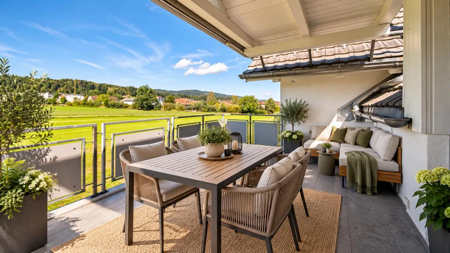 Living with a View - Charming 4.5-Room Duplex Apartment with Wooden Ambiance and View of Pfannenstiel - Photo 12 of 15