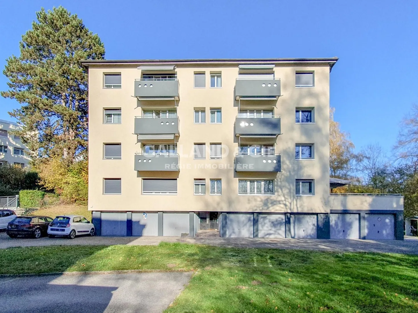 Outdoor parking space N° 3 - Photo 1 of 1