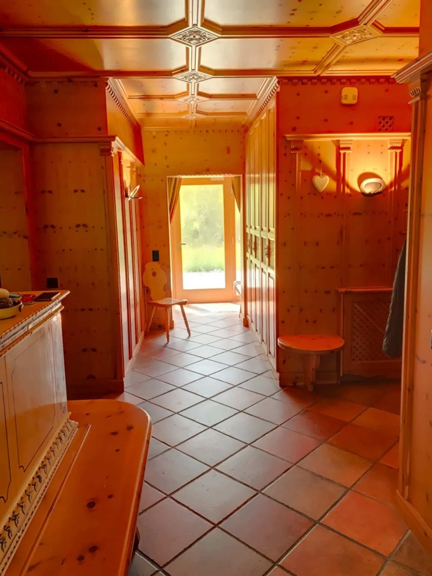 Grande maison bifamiliaire partiellement rénovée immergée dans la verdure - Photo 18 sur 33