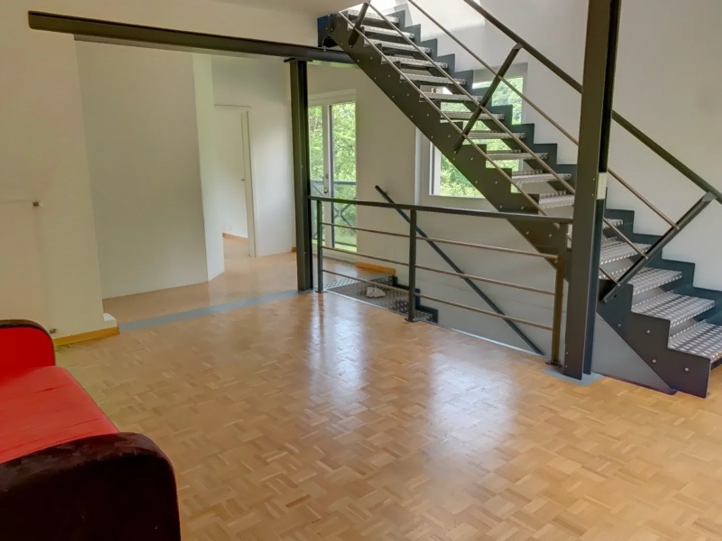 Grande maison bifamiliaire partiellement rénovée immergée dans la verdure - Photo 24 sur 33