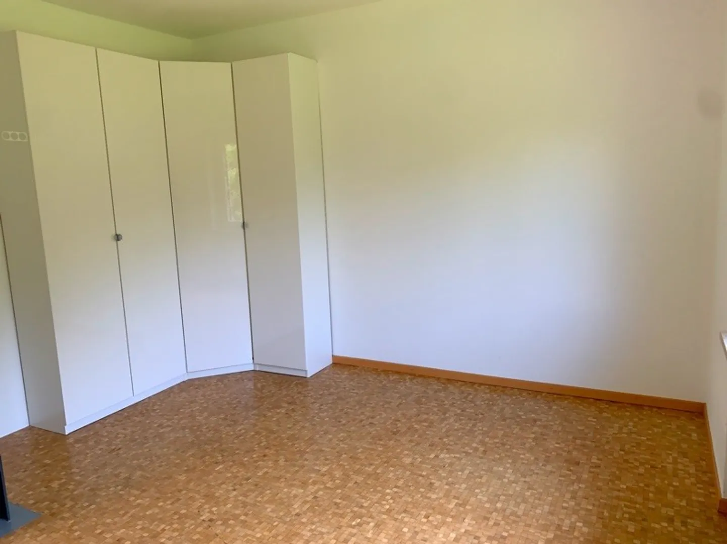 Grande maison bifamiliaire partiellement rénovée immergée dans la verdure - Photo 25 sur 33