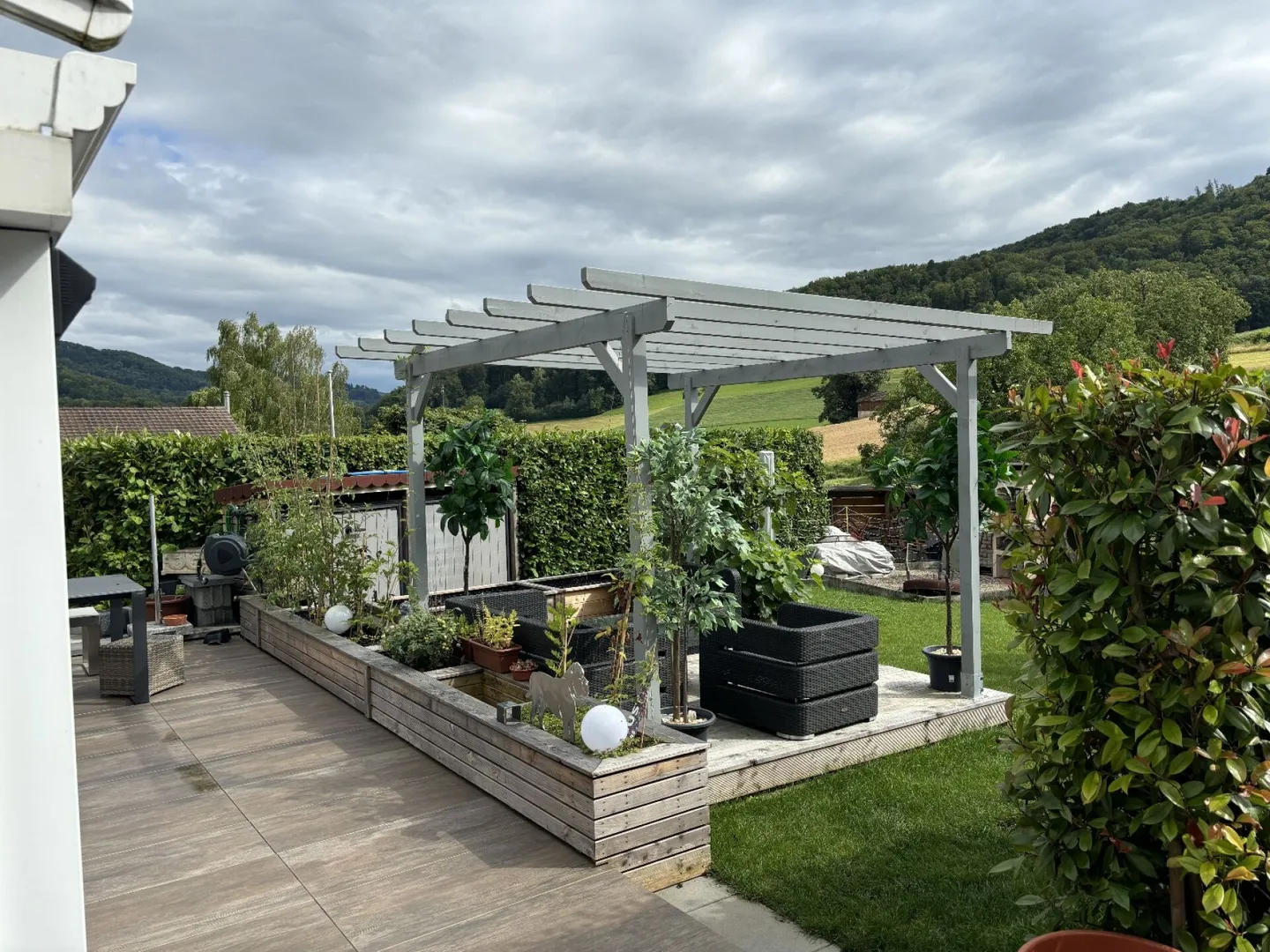 Maison semi-détachée de 4,5 pièces avec 3 places de parking, système photovoltaïque, véranda, cheminée, sauna et jardin - Photo 16 sur 24