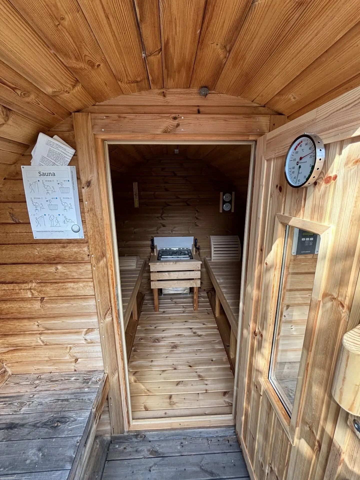 Maison semi-détachée de 4,5 pièces avec 3 places de parking, système photovoltaïque, véranda, cheminée, sauna et jardin - Photo 18 sur 24
