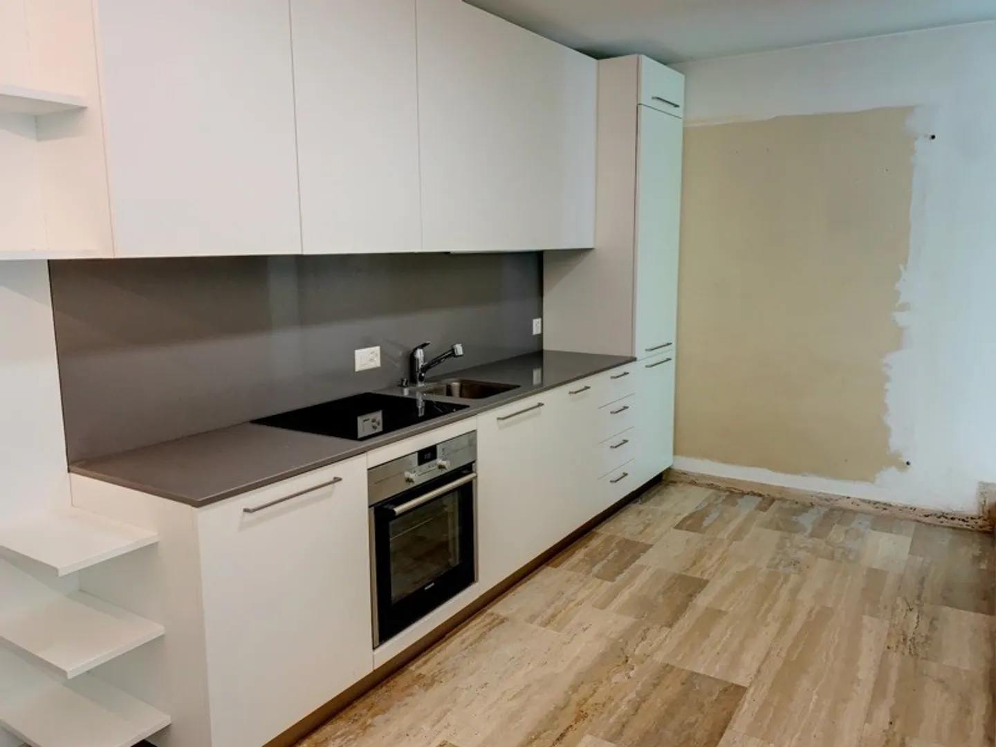 Grande maison bifamiliaire partiellement rénovée immergée dans la verdure - Photo 29 sur 33