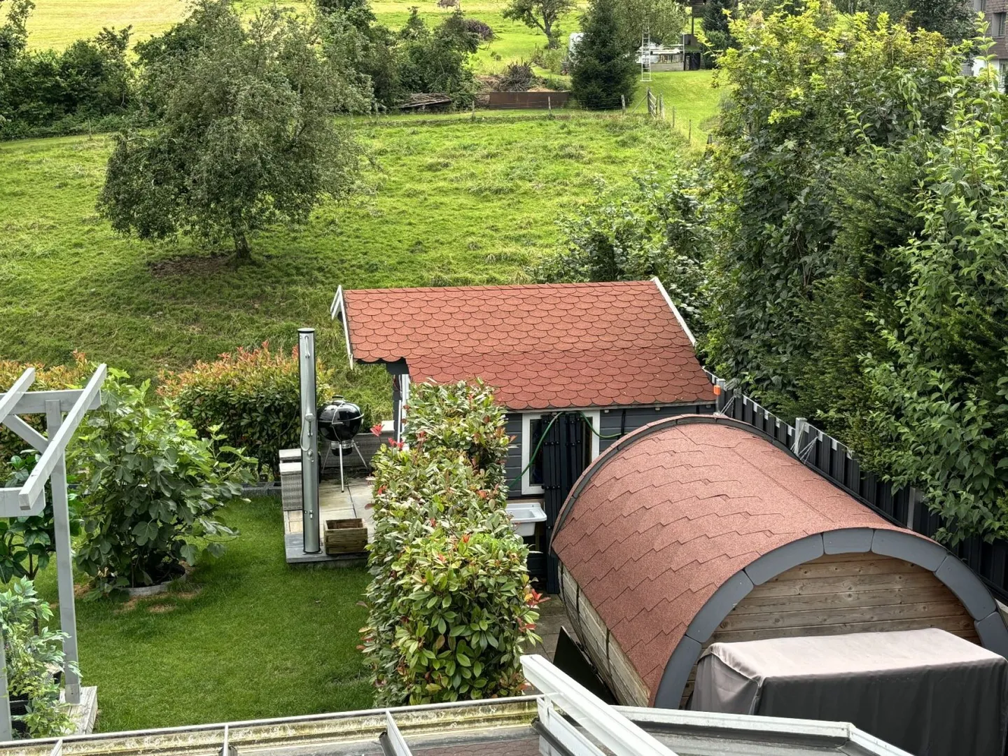 Maison semi-détachée de 4,5 pièces avec 3 places de parking, système photovoltaïque, véranda, cheminée, sauna et jardin - Photo 22 sur 24