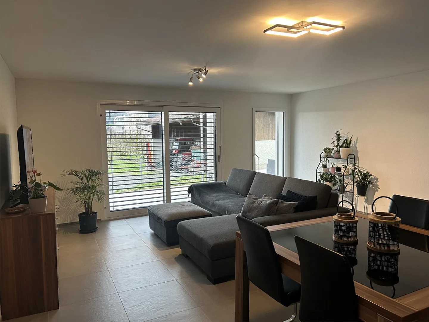 Appartamento soleggiato di 3½ stanze al piano terra est - Foto 1 di 3