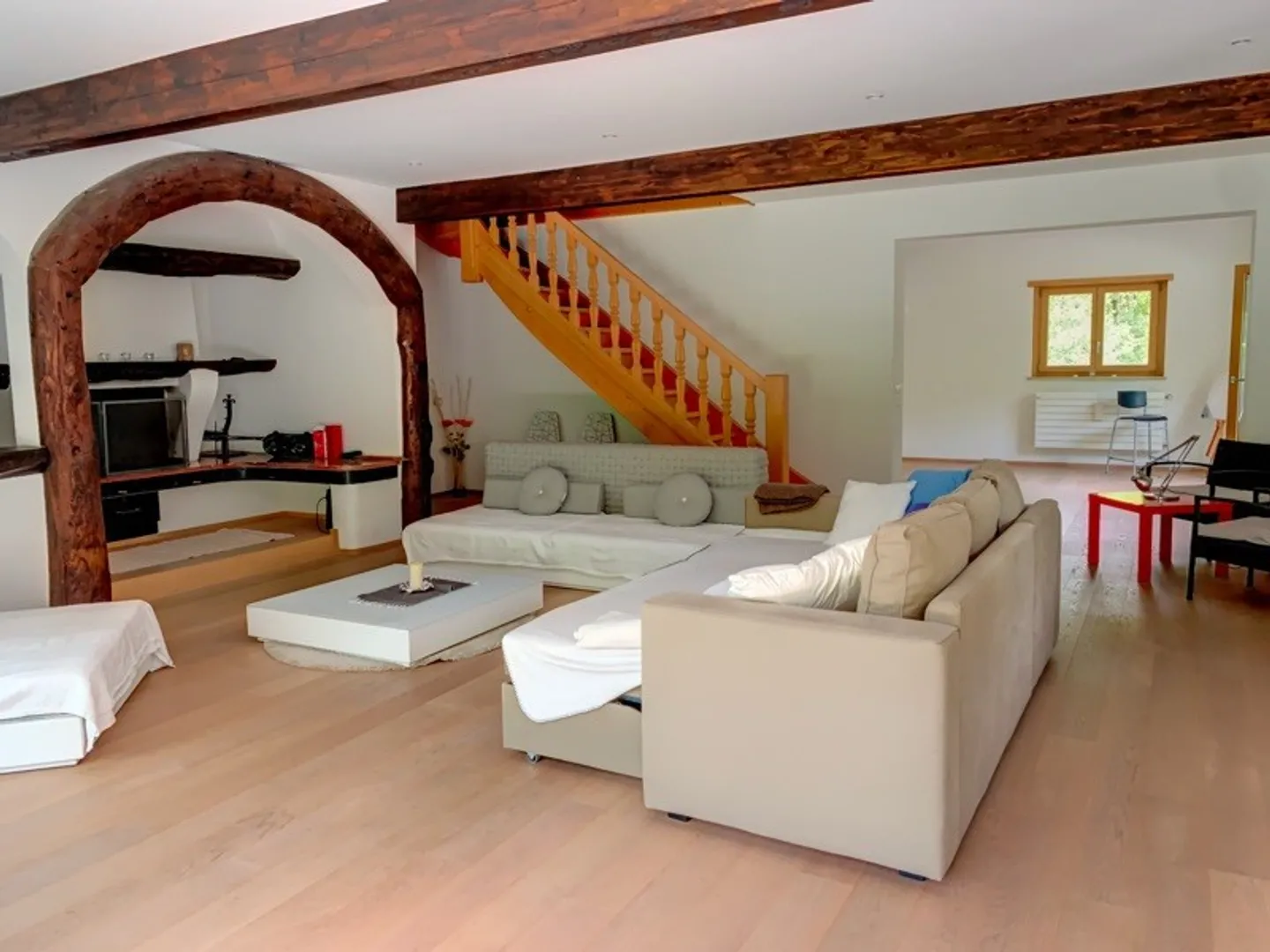 Grande maison bifamiliaire partiellement rénovée immergée dans la verdure - Photo 8 sur 33