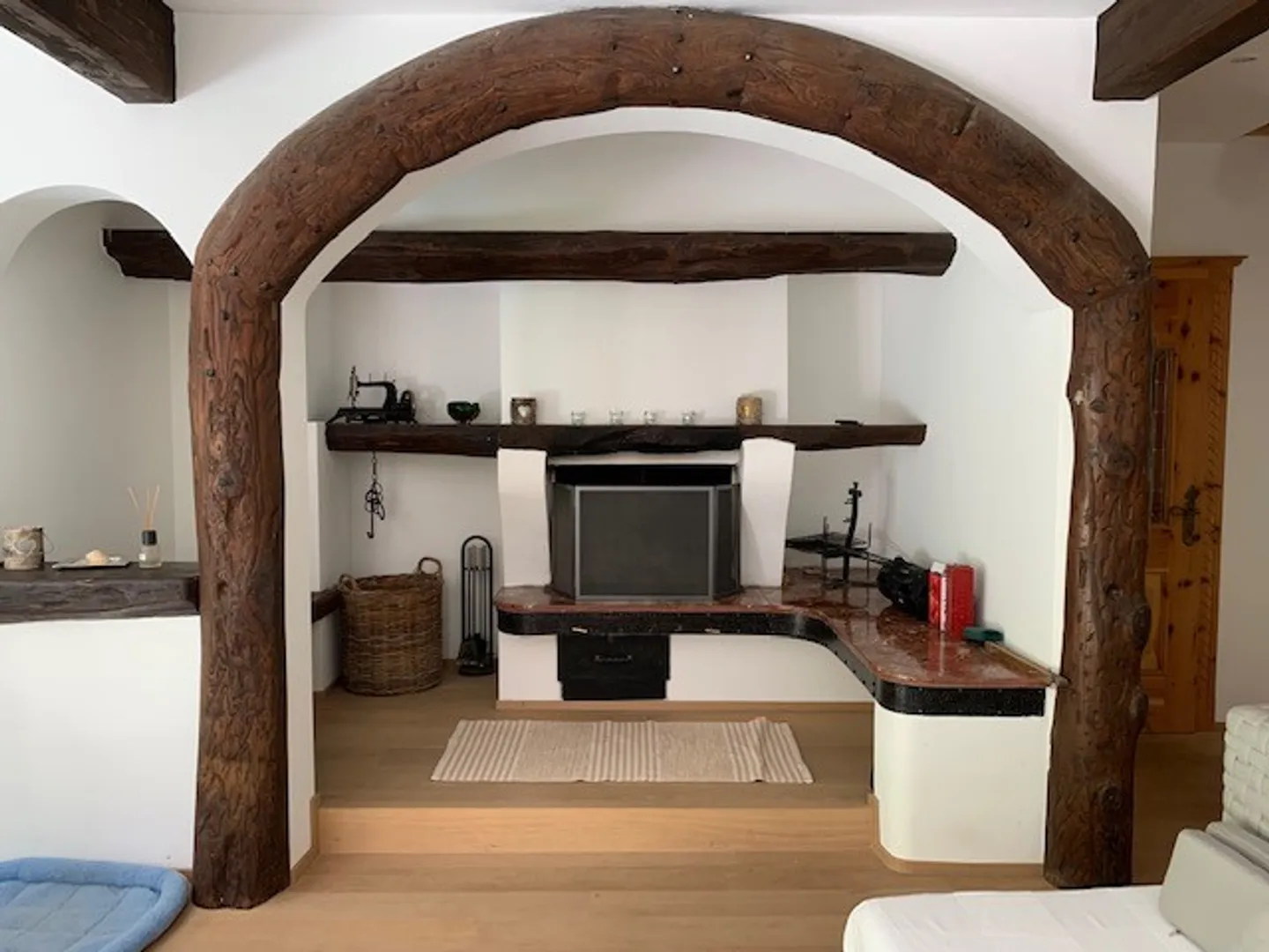 Grande maison bifamiliaire partiellement rénovée immergée dans la verdure - Photo 9 sur 33