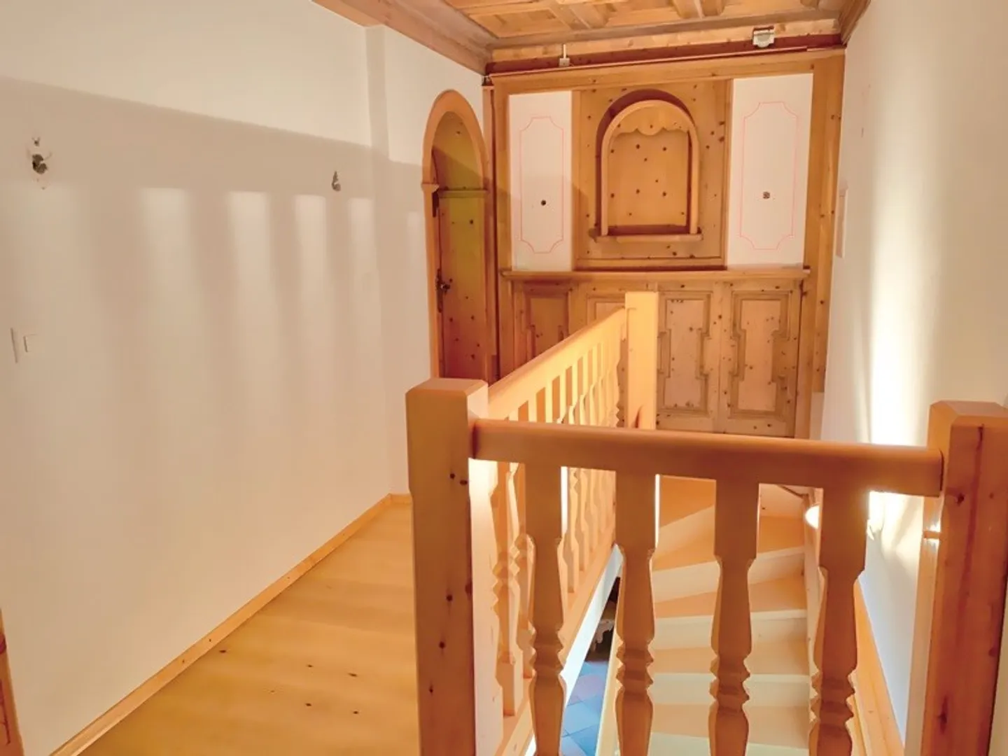 Grande maison bifamiliaire partiellement rénovée immergée dans la verdure - Photo 13 sur 33