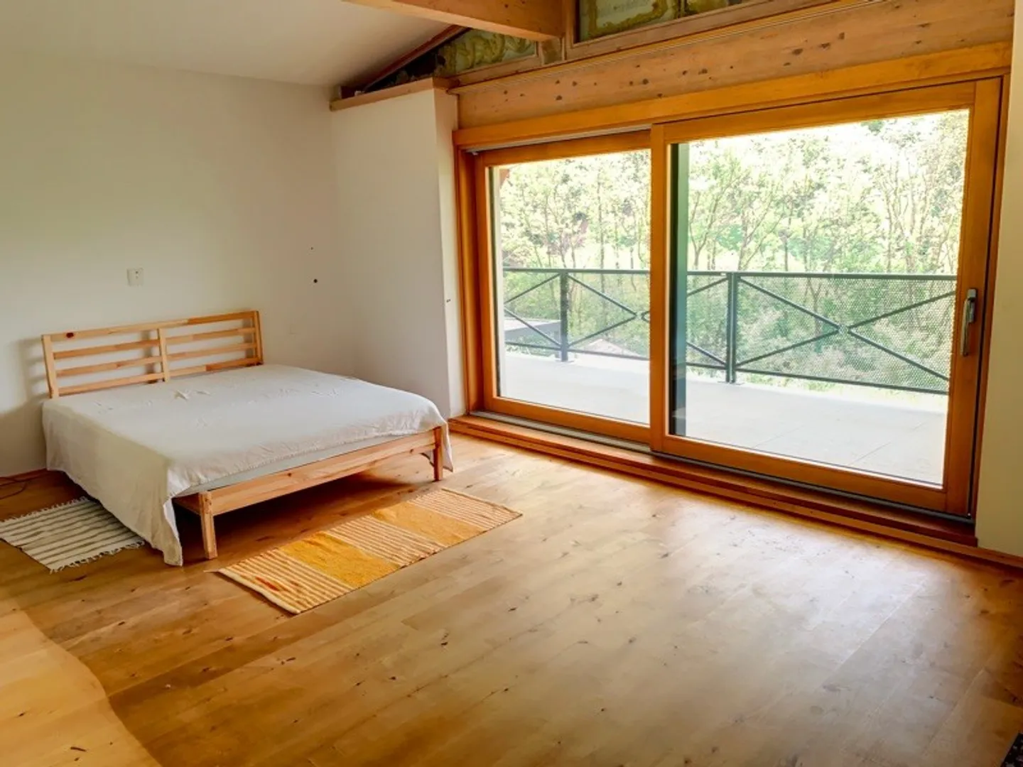 Grande maison bifamiliaire partiellement rénovée immergée dans la verdure - Photo 14 sur 33