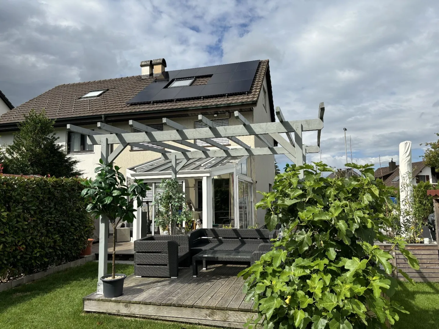 Maison semi-détachée de 4,5 pièces avec 3 places de parking, système photovoltaïque, véranda, cheminée, sauna et jardin - Photo 15 sur 24