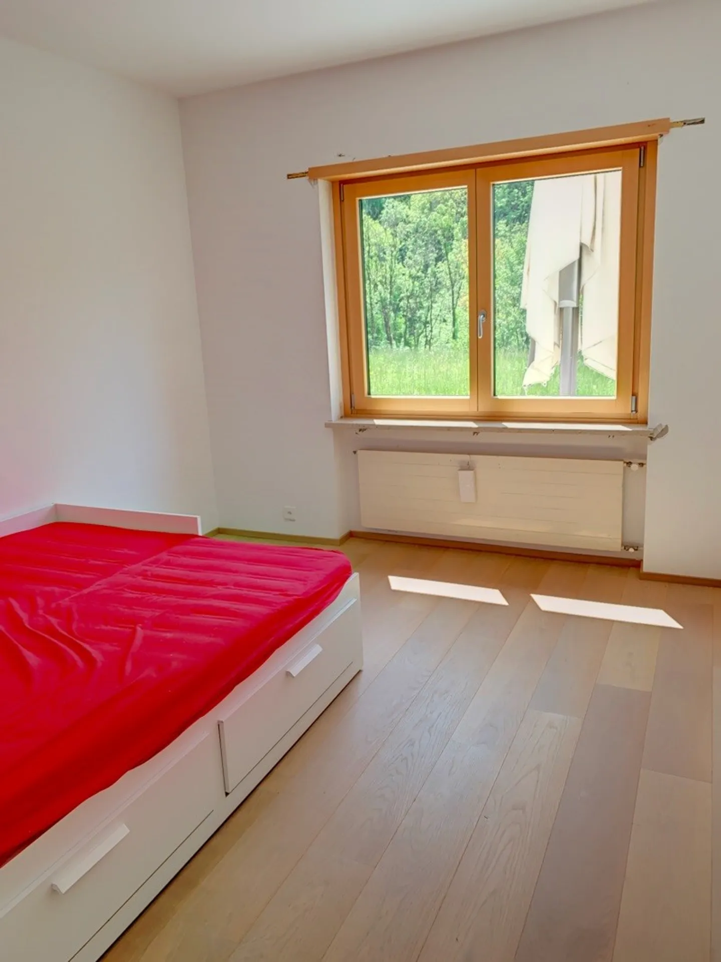 Grande maison bifamiliaire partiellement rénovée immergée dans la verdure - Photo 16 sur 33