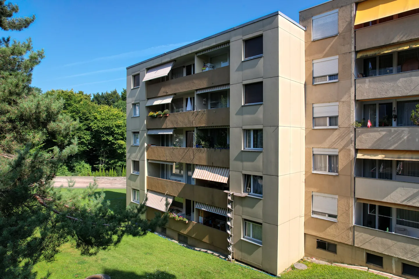 Solides Investment: Mehrfamilienhaus mit Upside Potenzial - Foto 1 von 9