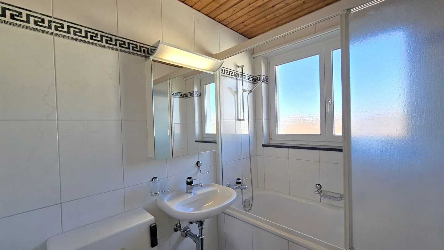 Cozy, bright 2.5-room apartment with additional room and attic - Photo 4 of 10