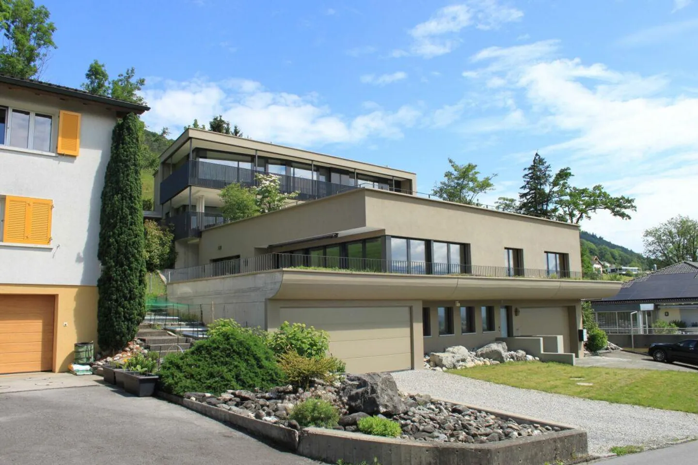 Grosses Einfamilienhaus mit Aussicht - Foto 1 von 22