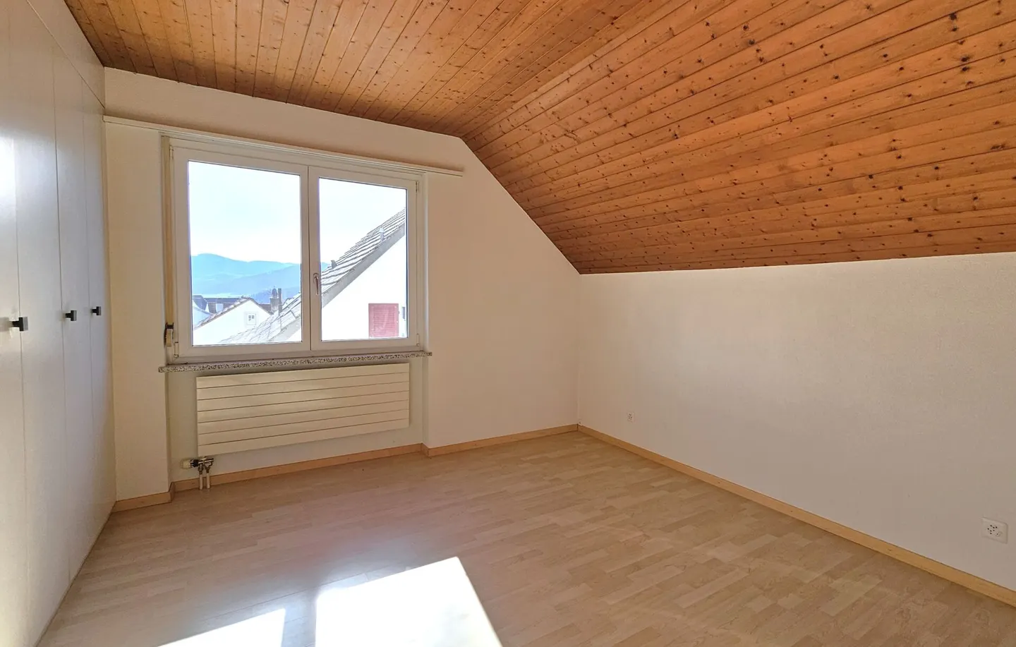 Cozy, bright 2.5-room apartment with additional room and attic - Photo 6 of 10