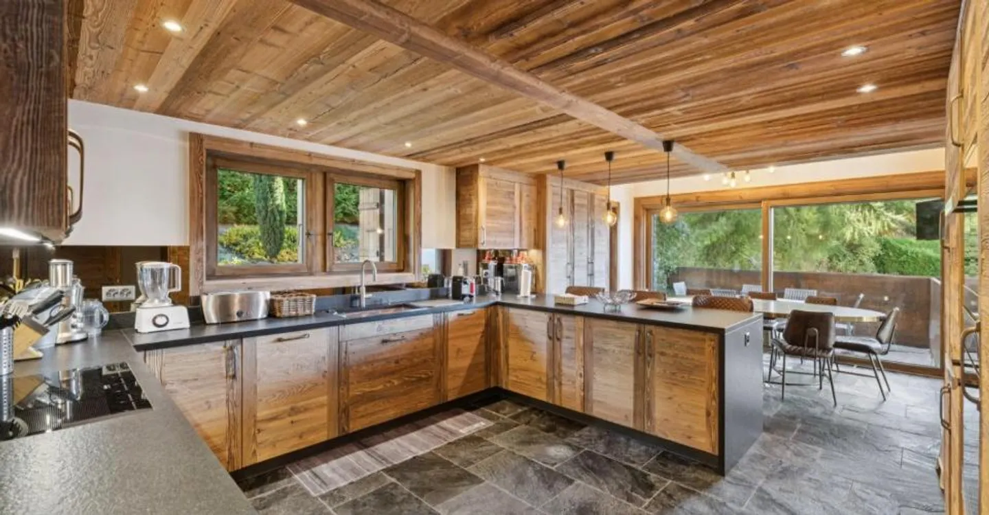 In the heart of the resort, an exceptional chalet. - Photo 2 of 10