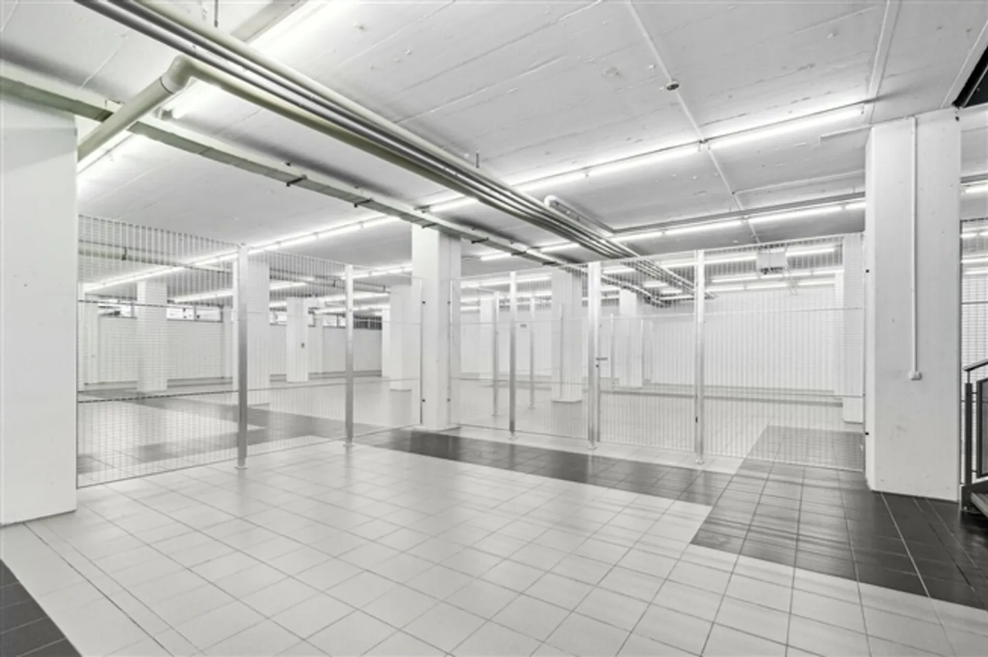 422m2 Storage Space in an Ideal Location near the A14 - Photo 3 of 14