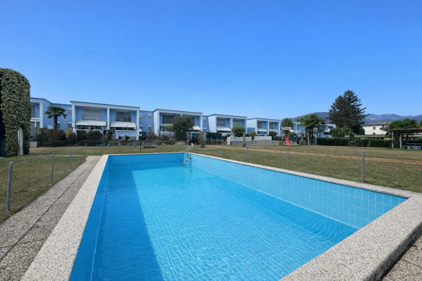 Penthouse avec 4,5 pièces, espaces spacieux, terrasse et piscine - Photo 1 sur 5