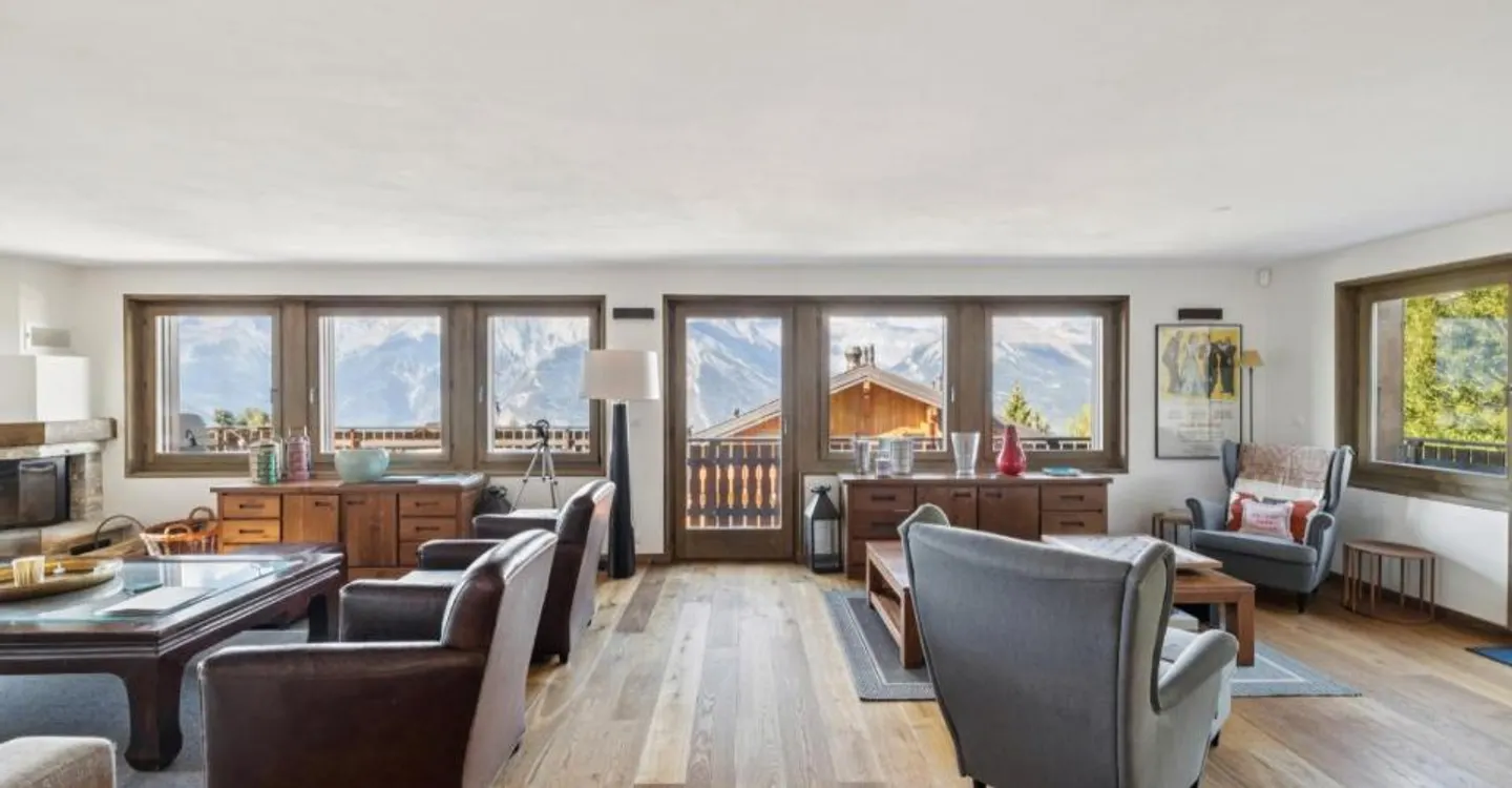 In the heart of the resort, an exceptional chalet. - Photo 3 of 10
