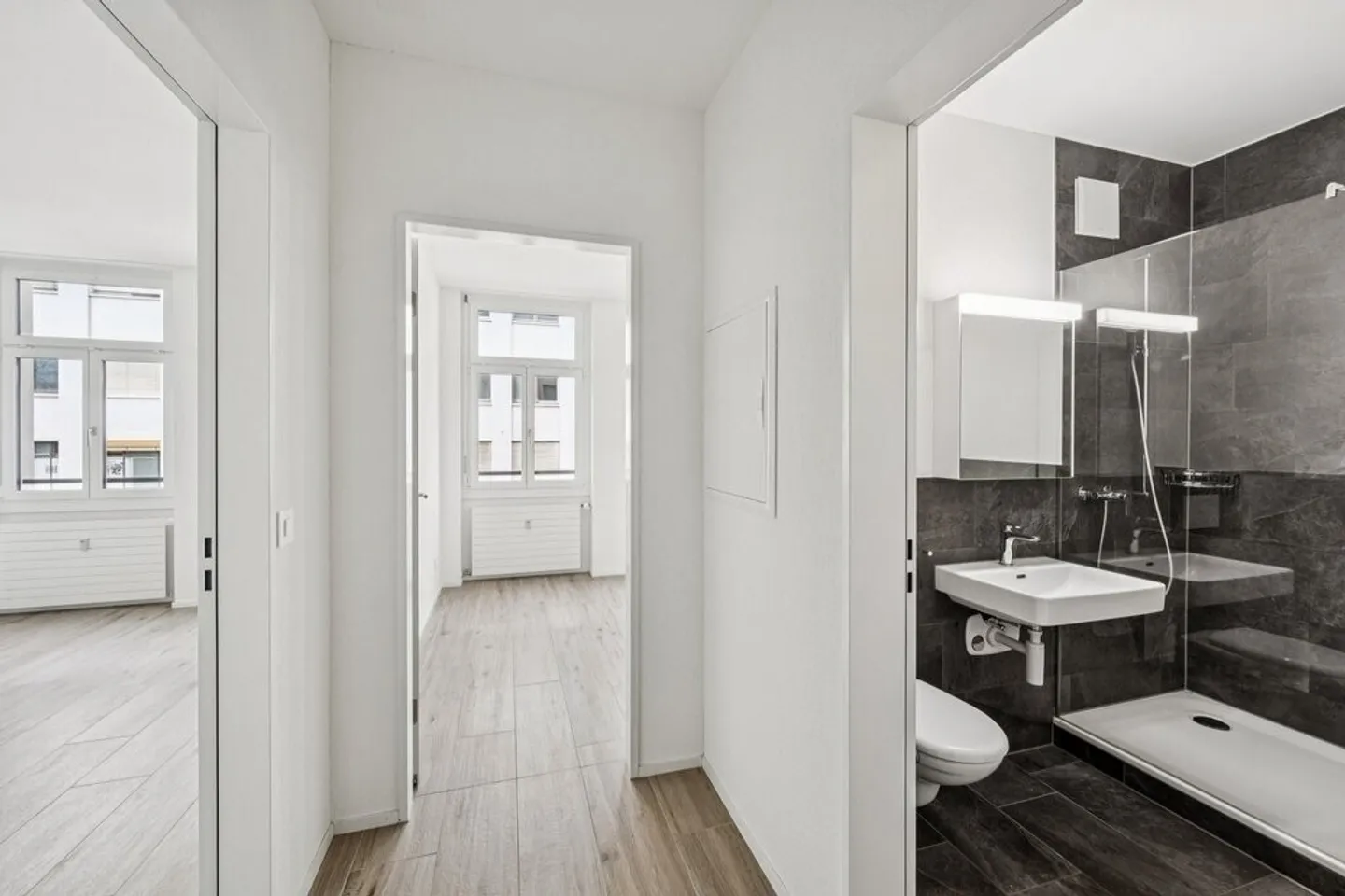 Stylish 3-room apartment on the 2nd floor in a central location in Basel - Photo 1 of 8