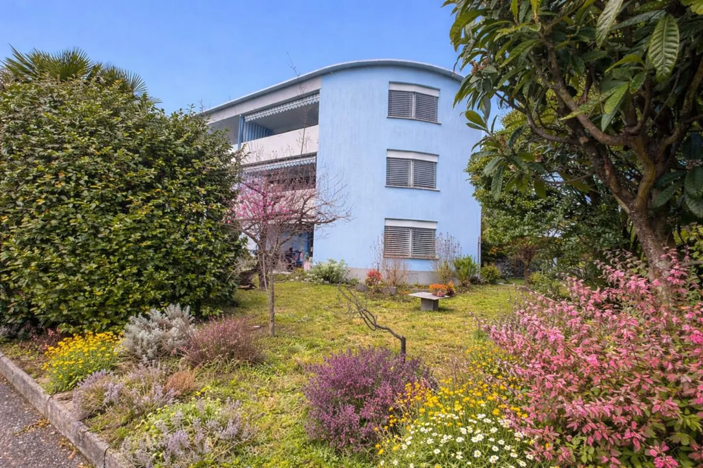 Penthouse avec 4,5 pièces, espaces spacieux, terrasse et piscine - Photo 2 sur 5
