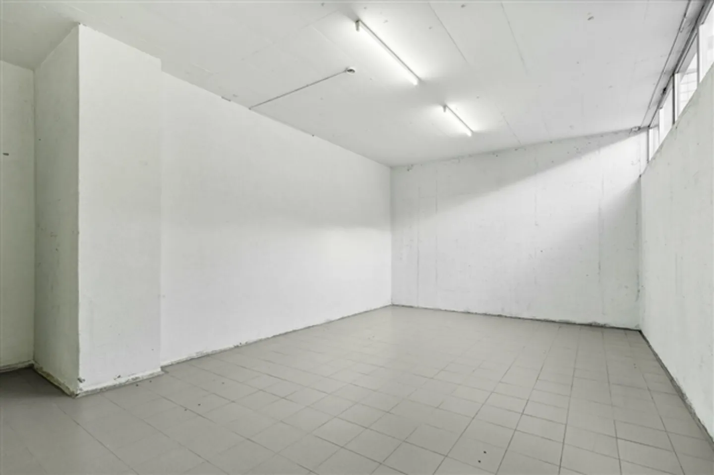 422m2 Storage Space in an Ideal Location near the A14 - Photo 6 of 14