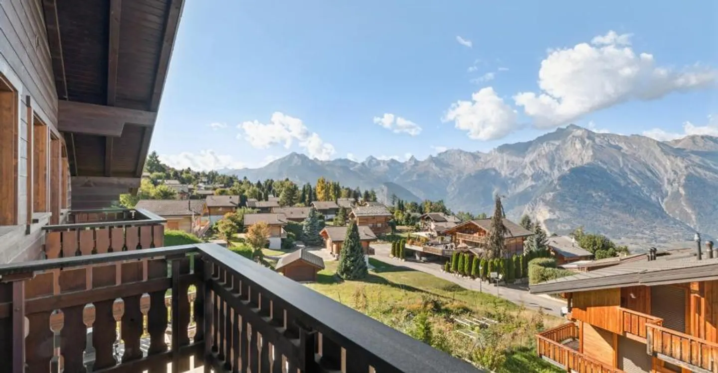 In the heart of the resort, an exceptional chalet. - Photo 5 of 10