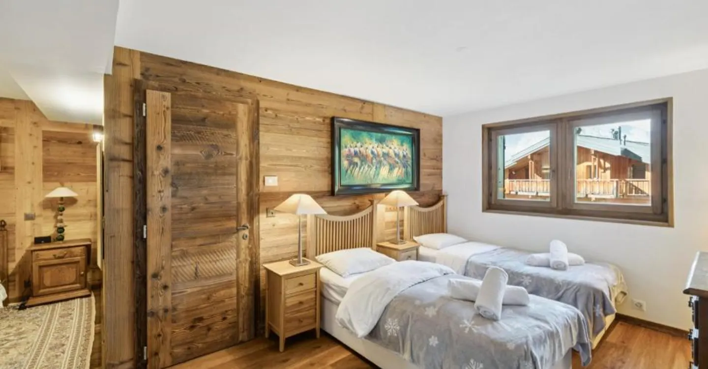 In the heart of the resort, an exceptional chalet. - Photo 7 of 10
