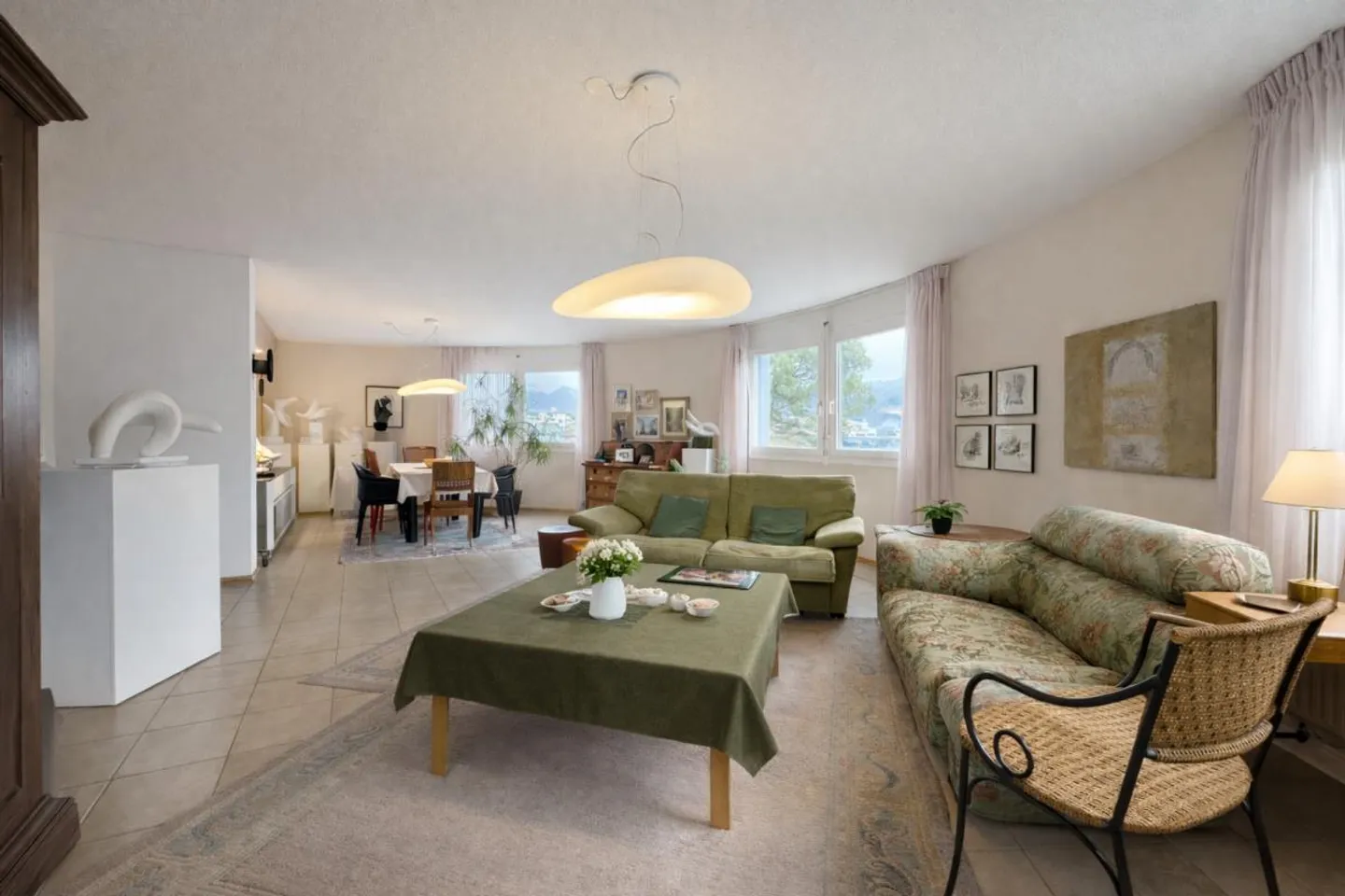 Penthouse avec 4,5 pièces, espaces spacieux, terrasse et piscine - Photo 4 sur 5