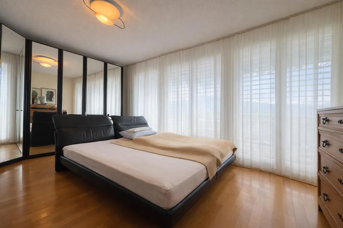 Penthouse avec 4,5 pièces, espaces spacieux, terrasse et piscine - Photo 5 sur 5