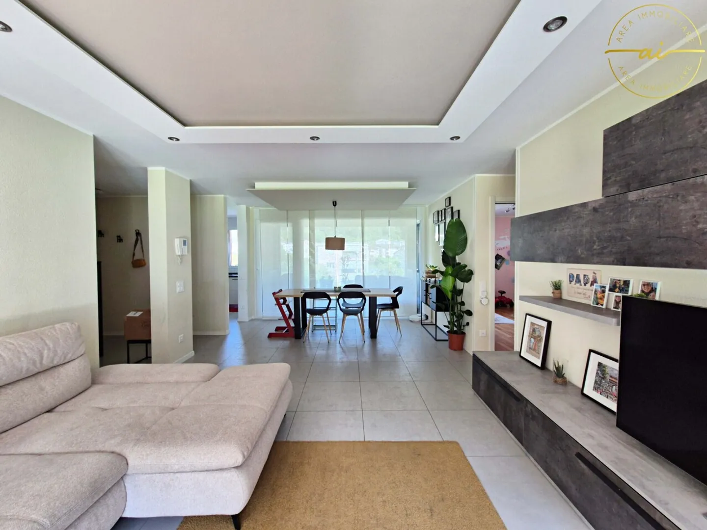 SCHÖNE 4,5-ZIMMER-WOHNUNG MIT ZWEI TERRASSEN - Foto 6 von 13