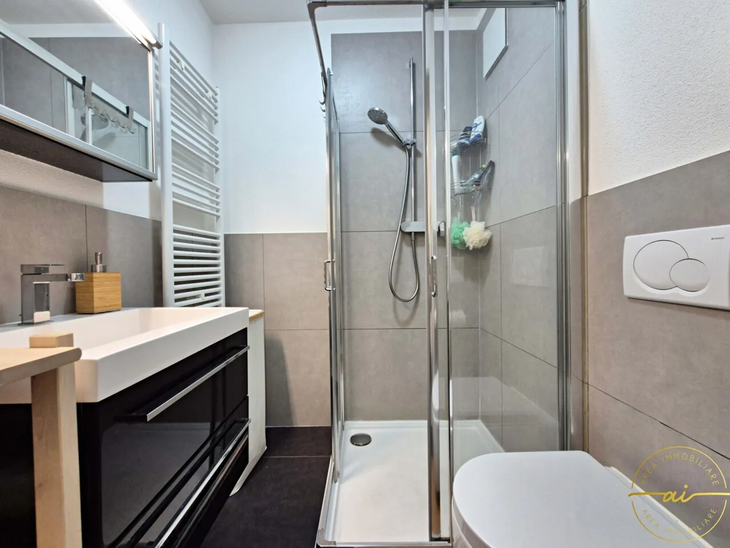 SCHÖNE 4,5-ZIMMER-WOHNUNG MIT ZWEI TERRASSEN - Foto 10 von 13