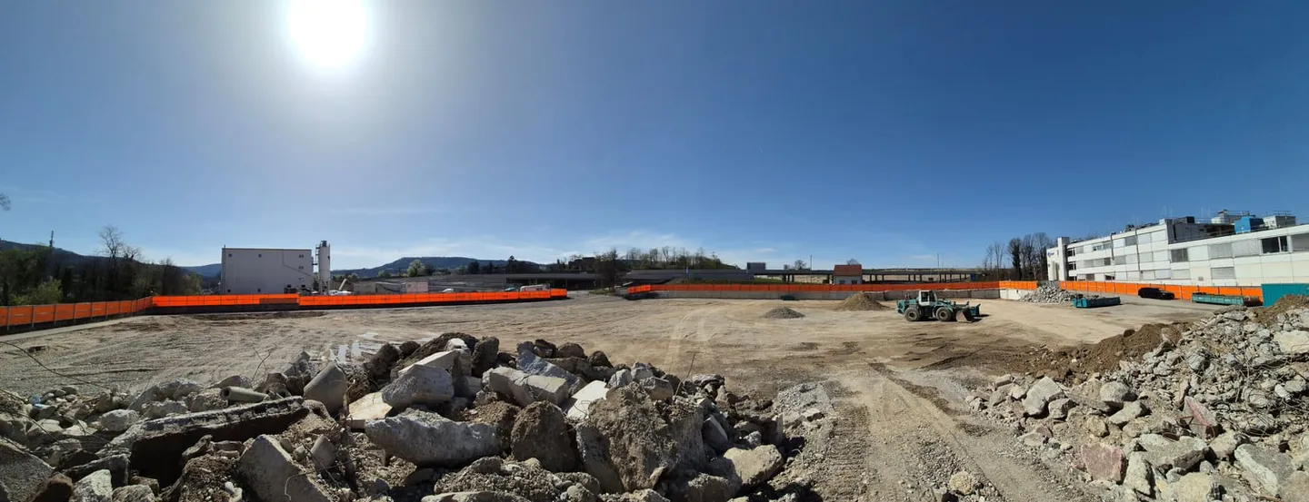 Area di stoccaggio esterna (fino a 5.000 m²) direttamente sull'autostrada - Foto 1 di 2