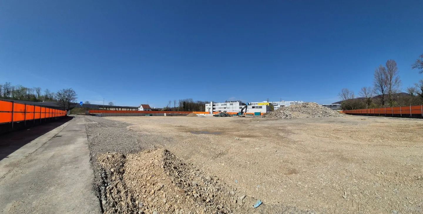 Area di stoccaggio esterna (fino a 5.000 m²) direttamente sull'autostrada - Foto 2 di 2