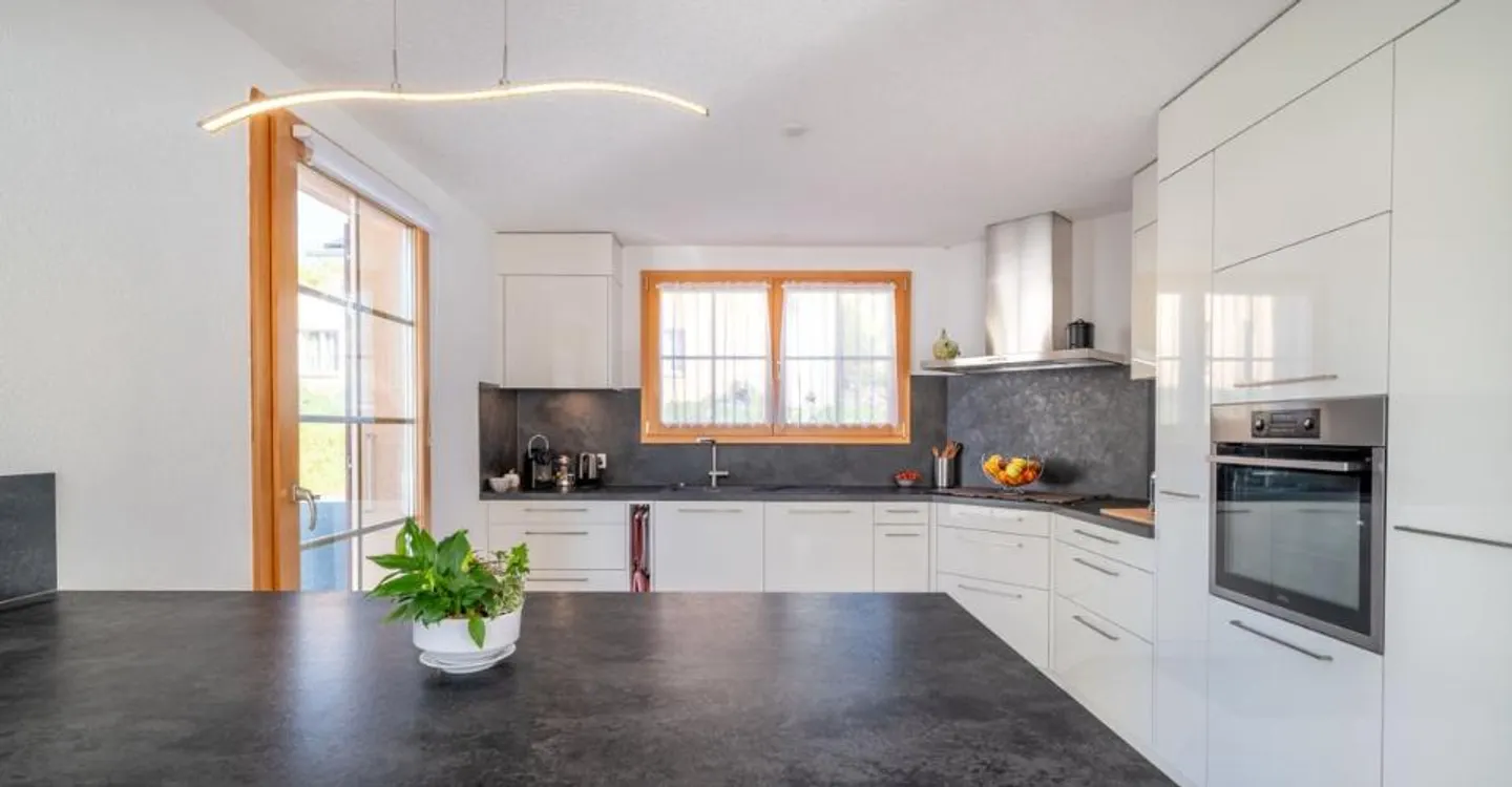 Villa indipendente 5,5 locali - tranquilla, spaziosa e di eccellente qualità costruttiva a Moudon - Foto 5 di 12