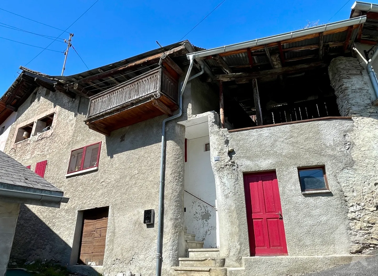 Pied-à-terre in a village house, covered terrace and carnotzet - Photo 1 of 14