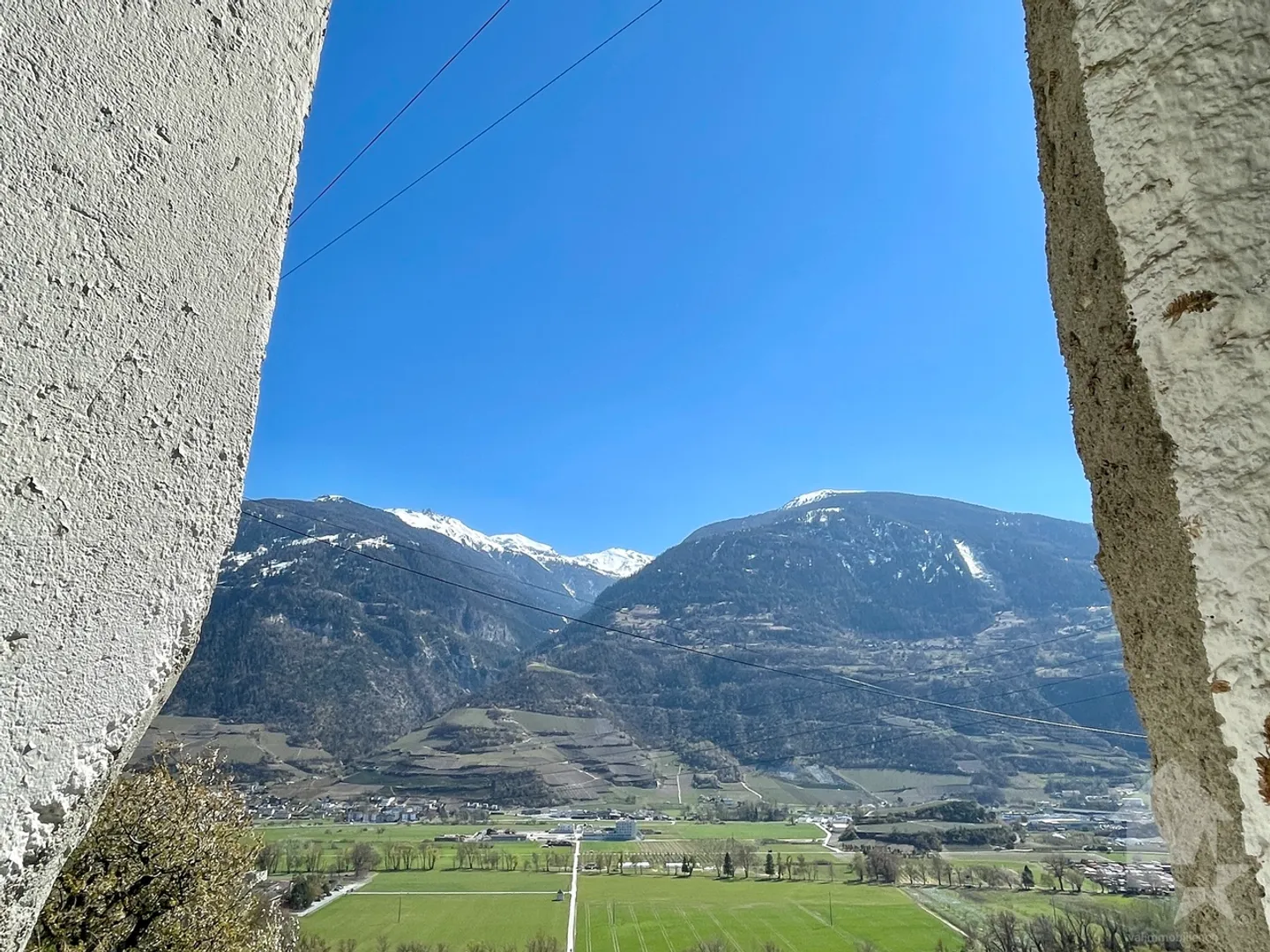 Pied-à-terre in a village house, covered terrace and carnotzet - Photo 2 of 14