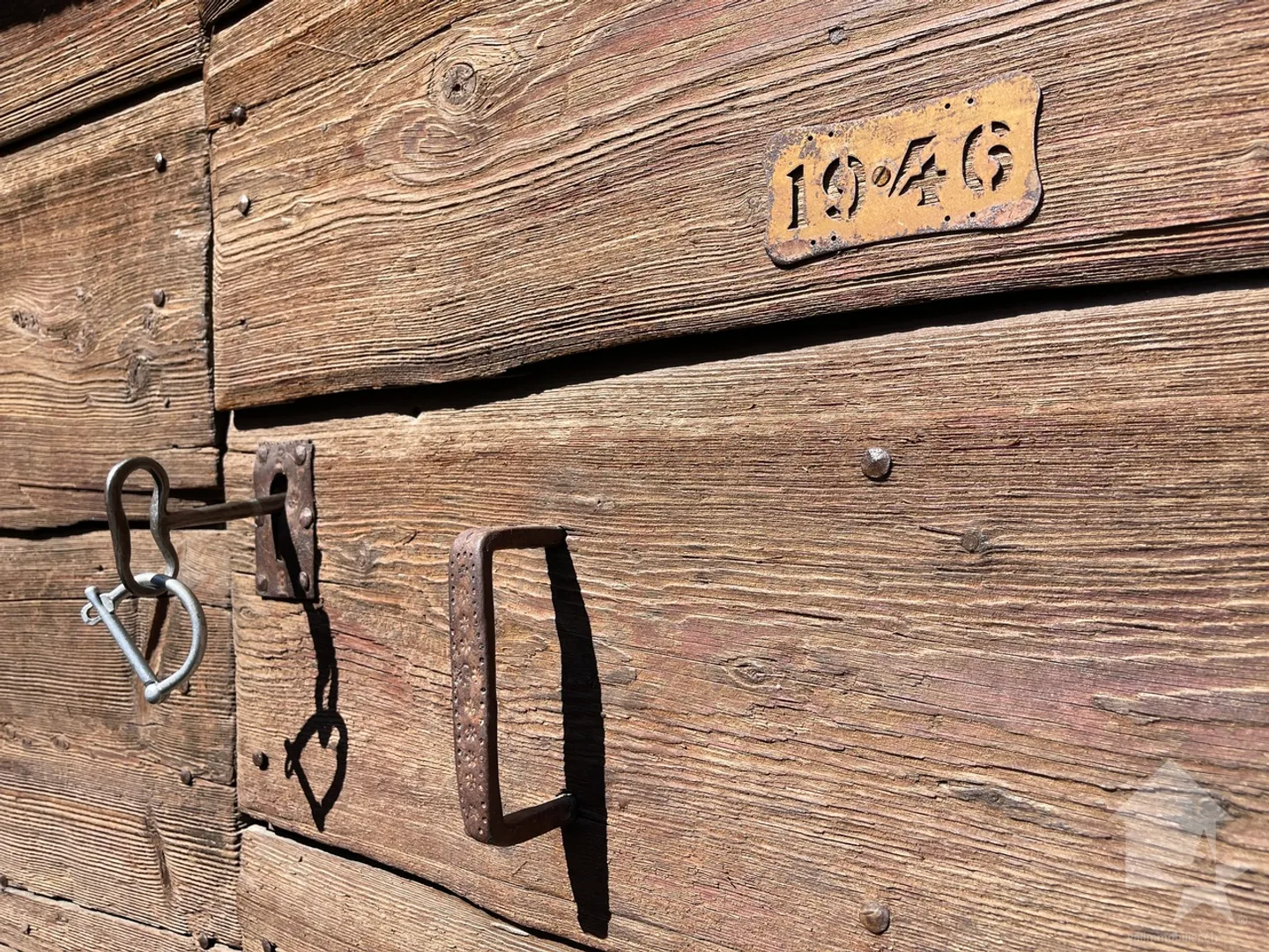 Pied-à-terre in a village house, covered terrace and carnotzet - Photo 4 of 14