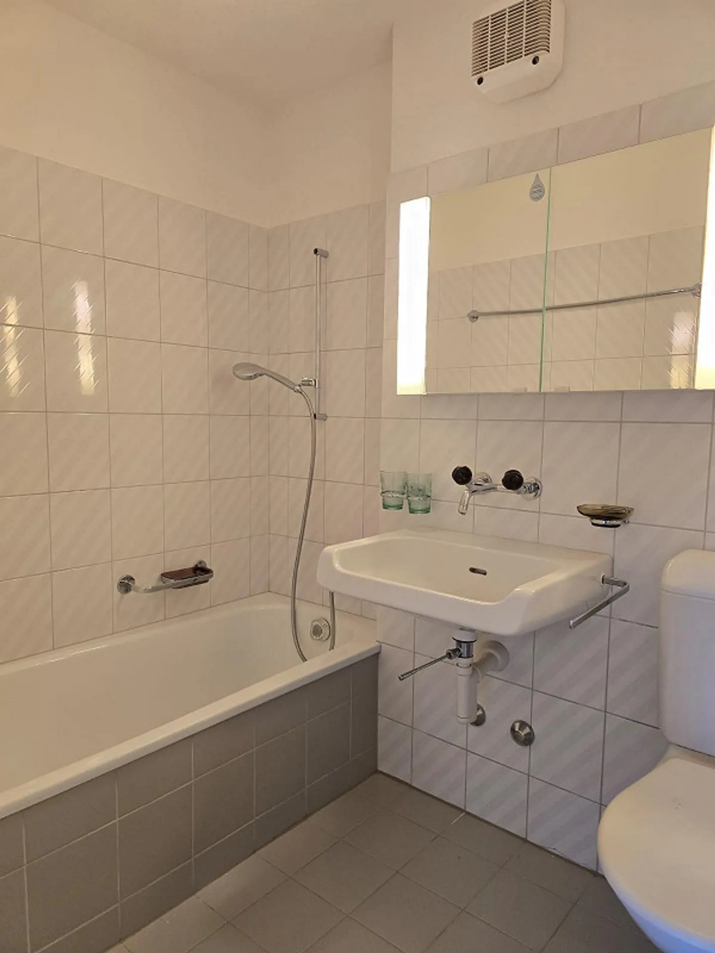 3.5 room apartment with lake view in a central location - Photo 7 of 9