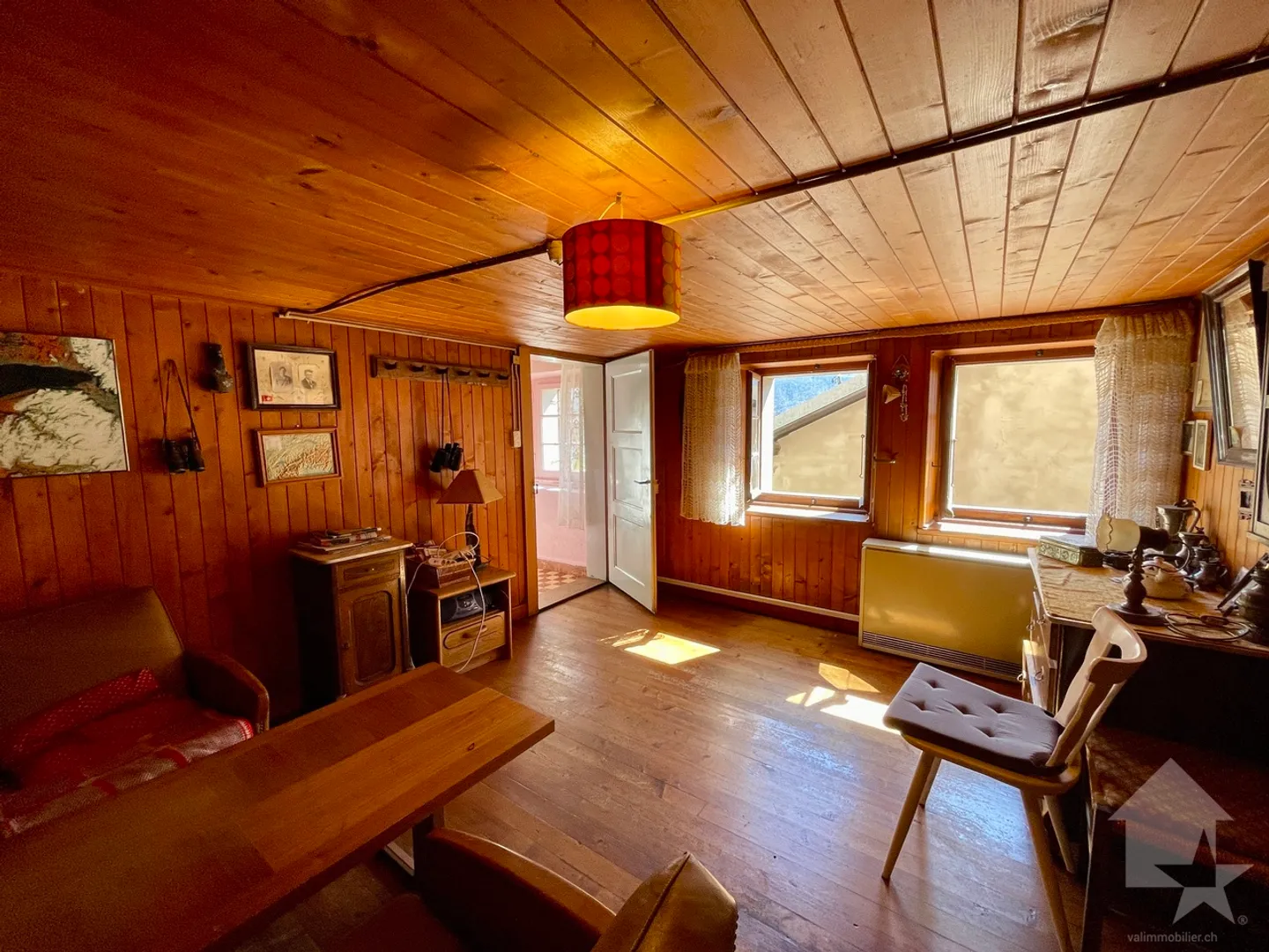 Pied-à-terre in a village house, covered terrace and carnotzet - Photo 7 of 14