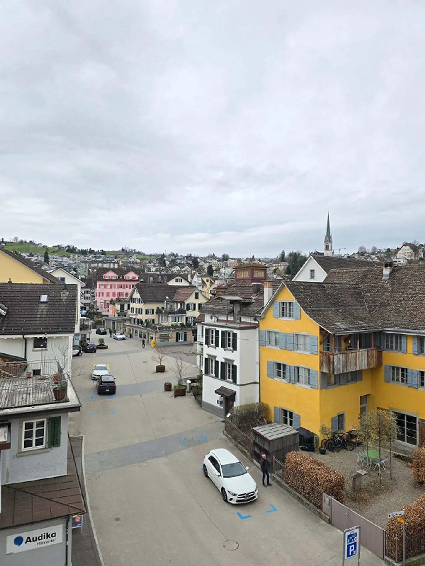 3.5 room apartment with lake view in a central location - Photo 8 of 9