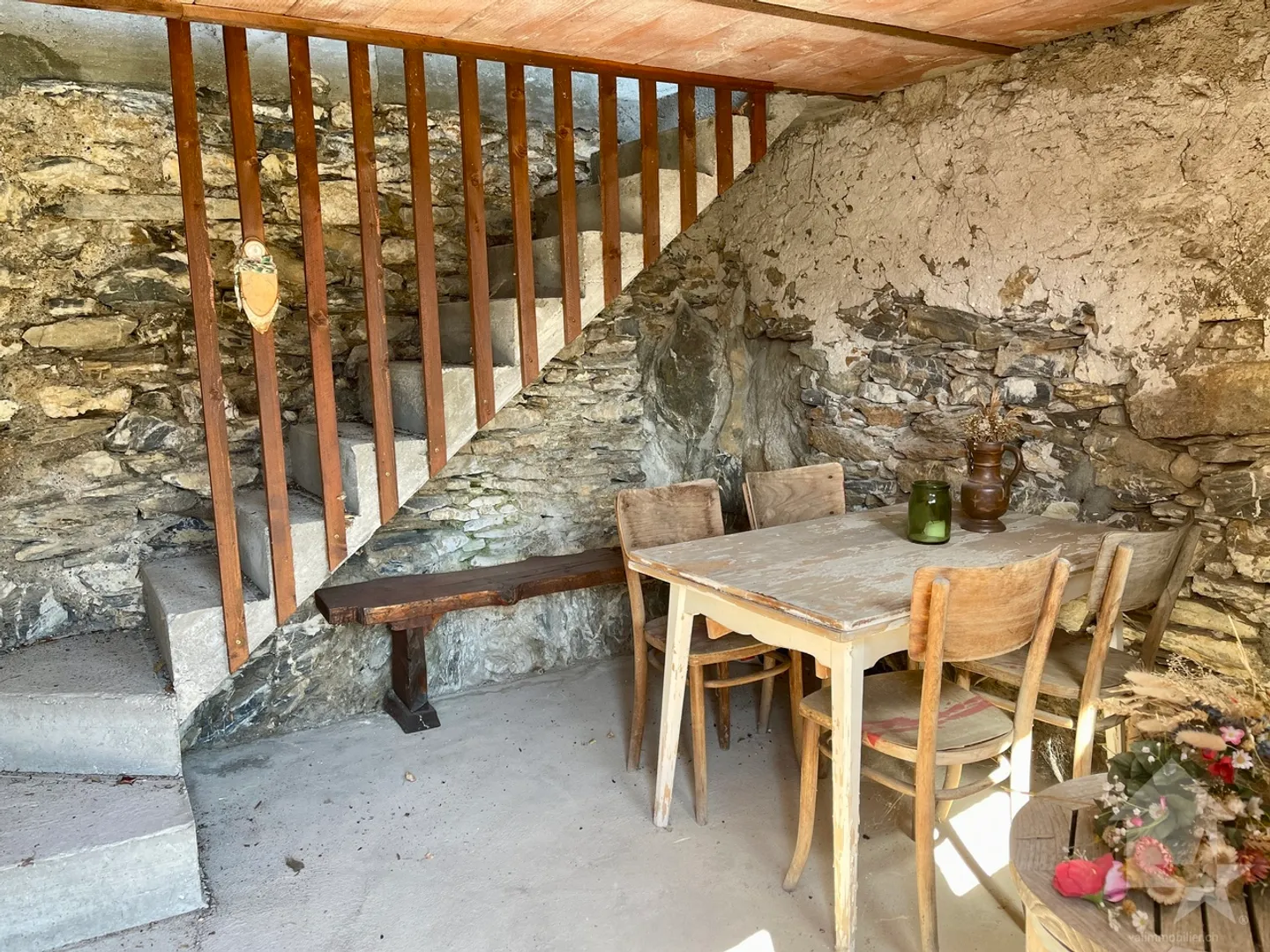 Pied-à-terre in a village house, covered terrace and carnotzet - Photo 9 of 14