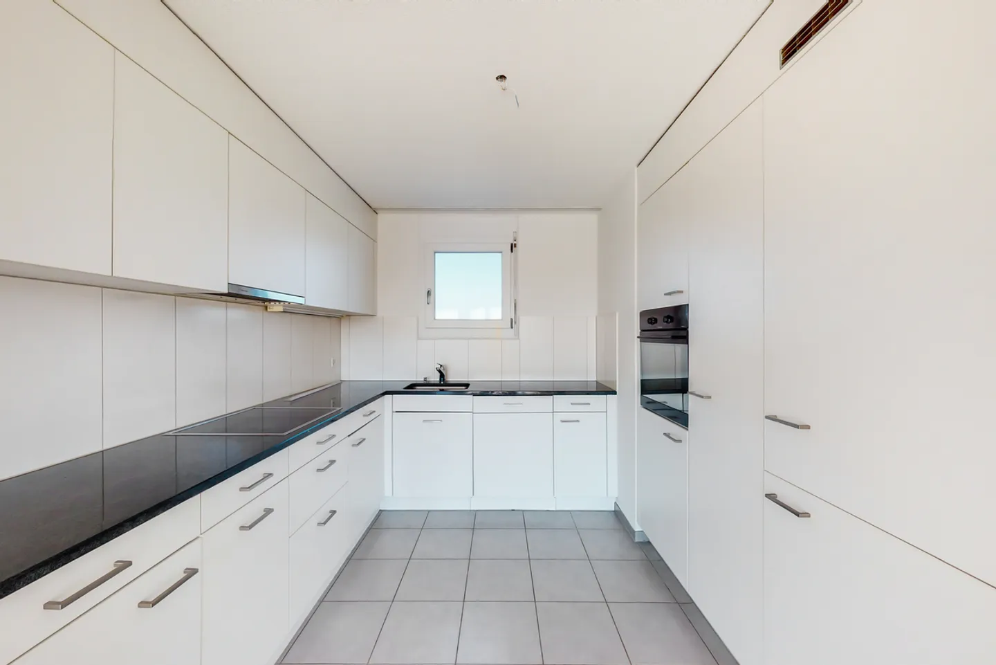 Bel appartement moderne dans la verdure - Photo 3 sur 6