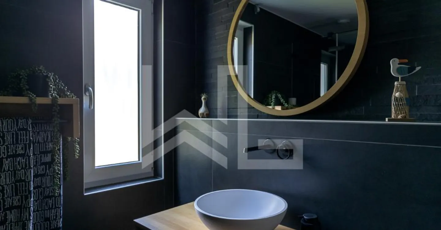 Contemporary Property with View - Photo 7 of 10