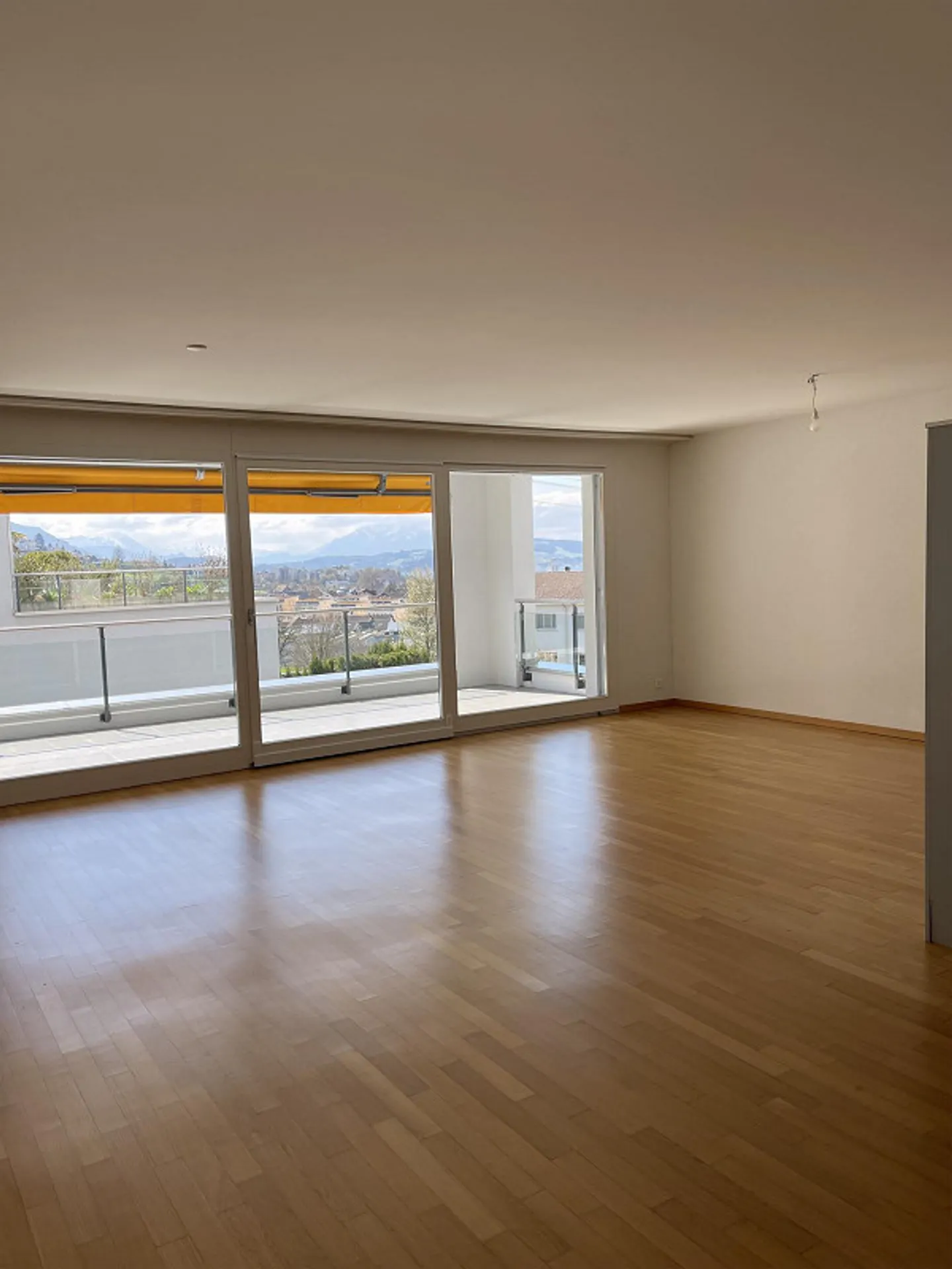 Appartement ensoleillé de 3,5 pièces à louer à Baar - Photo 4 sur 10