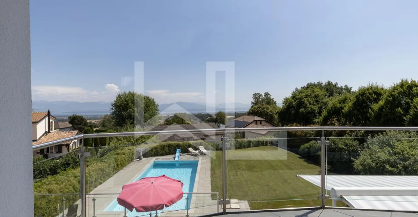 Contemporary Property with View - Photo 8 of 10